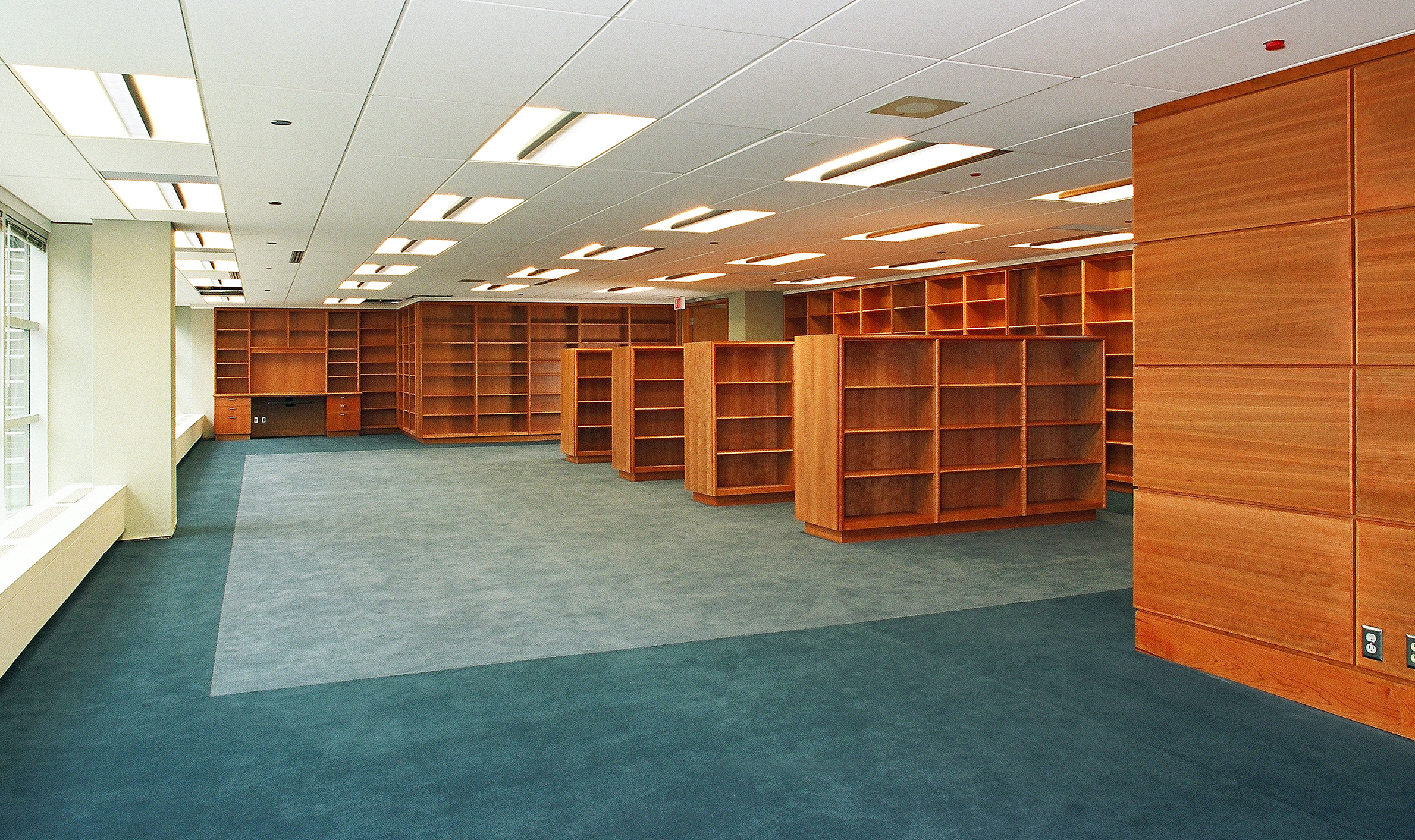 A spacious room filled with tall bookshelves, showcasing the construction work by TOFCON for the Federal Court of Appeals.